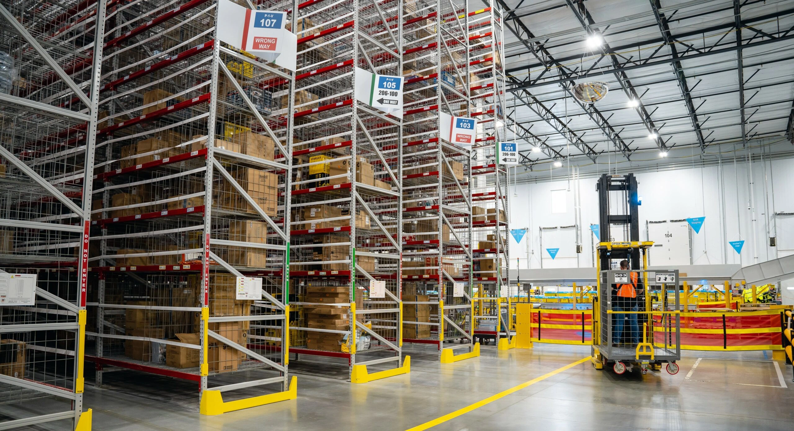 Warehouse pallet racks, a narrow-aisle lift truck and yellow floor markings